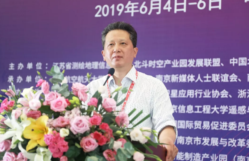 江蘇自媒體聯(lián)盟理事長 1831大數(shù)據(jù)創(chuàng)始人何春銀 江蘇自媒體聯(lián)盟理事長 1831大數(shù)據(jù)創(chuàng)始人何春銀